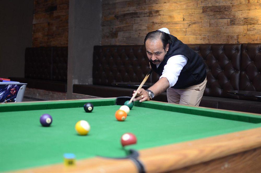 32Nd Milestone Hotel Gurgaon Bagian luar foto