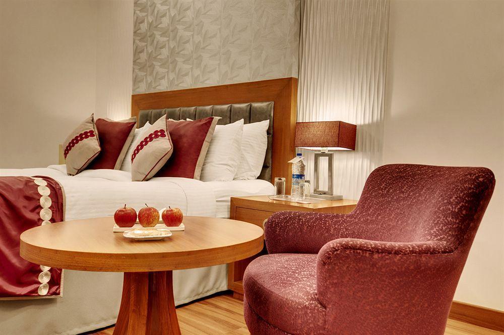 32Nd Milestone Hotel Gurgaon Bagian luar foto