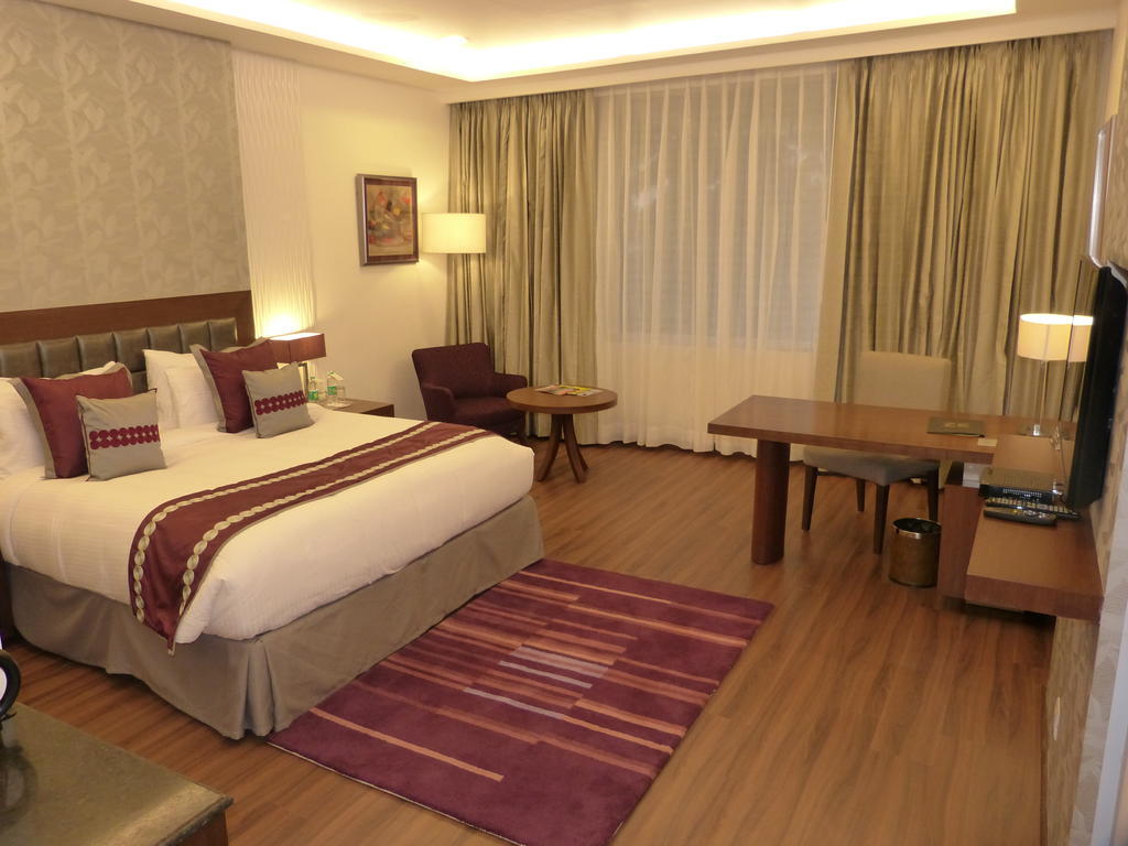 32Nd Milestone Hotel Gurgaon Ruang foto