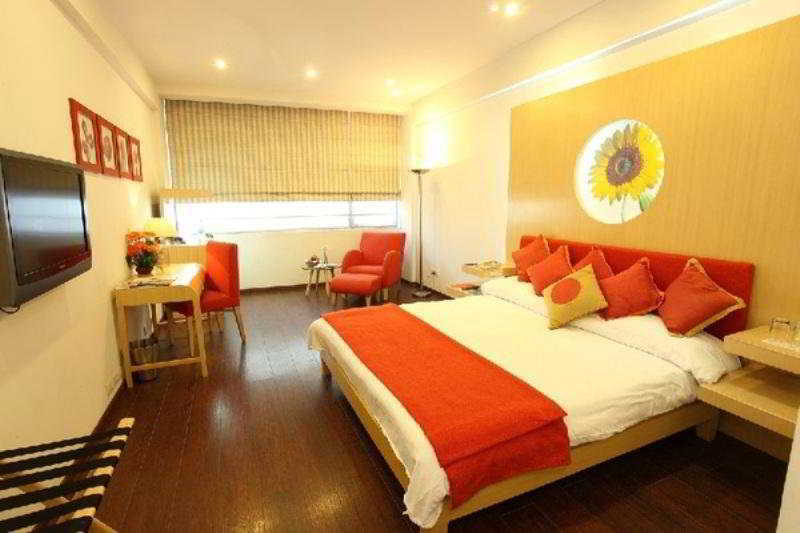 32Nd Milestone Hotel Gurgaon Bagian luar foto