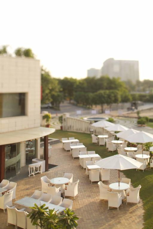32Nd Milestone Hotel Gurgaon Bagian luar foto