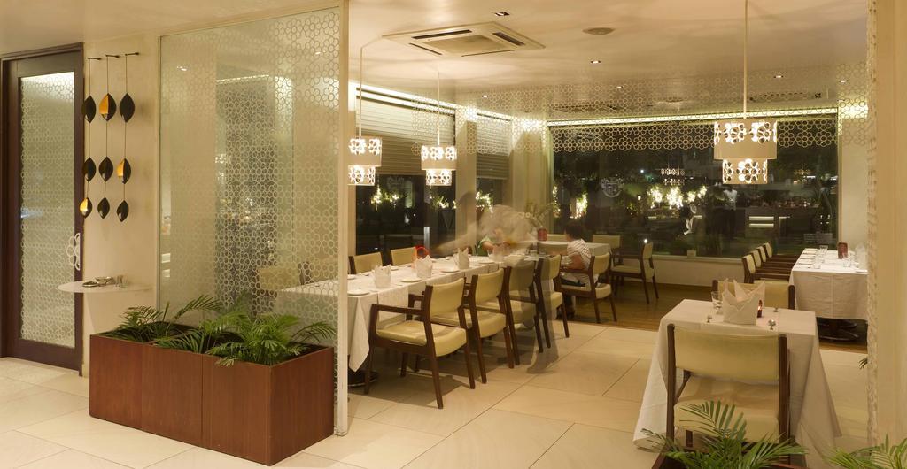 32Nd Milestone Hotel Gurgaon Bagian luar foto