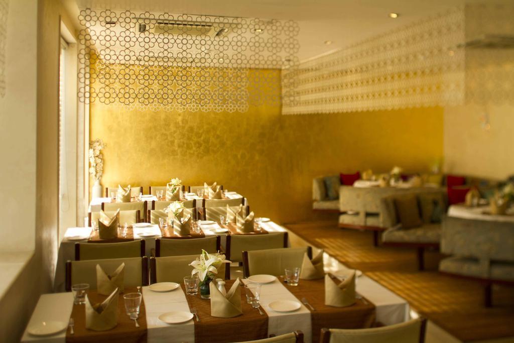 32Nd Milestone Hotel Gurgaon Bagian luar foto