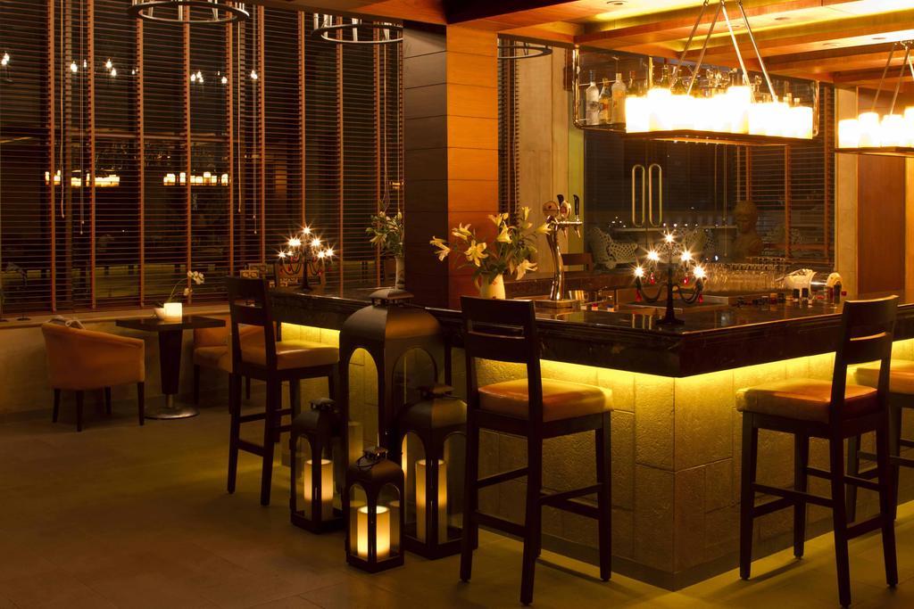 32Nd Milestone Hotel Gurgaon Bagian luar foto