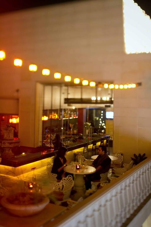 32Nd Milestone Hotel Gurgaon Bagian luar foto