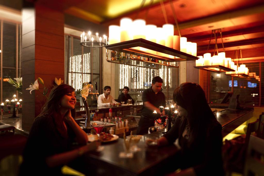 32Nd Milestone Hotel Gurgaon Bagian luar foto