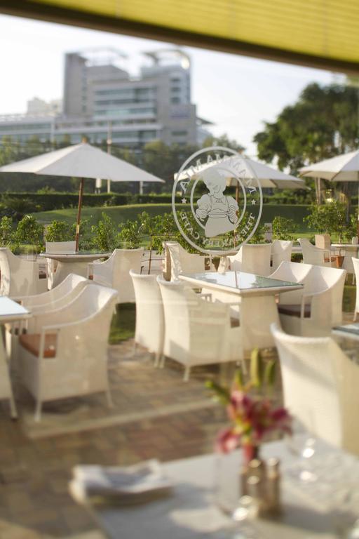 32Nd Milestone Hotel Gurgaon Bagian luar foto